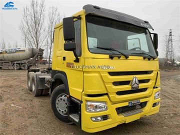 Χρησιμοποιημένα Sinotruck φορτηγά 10 τρακτέρ ρόδα 50 τόνοι έτους του 2014 με τη σύντομη απόσταση σε μίλια